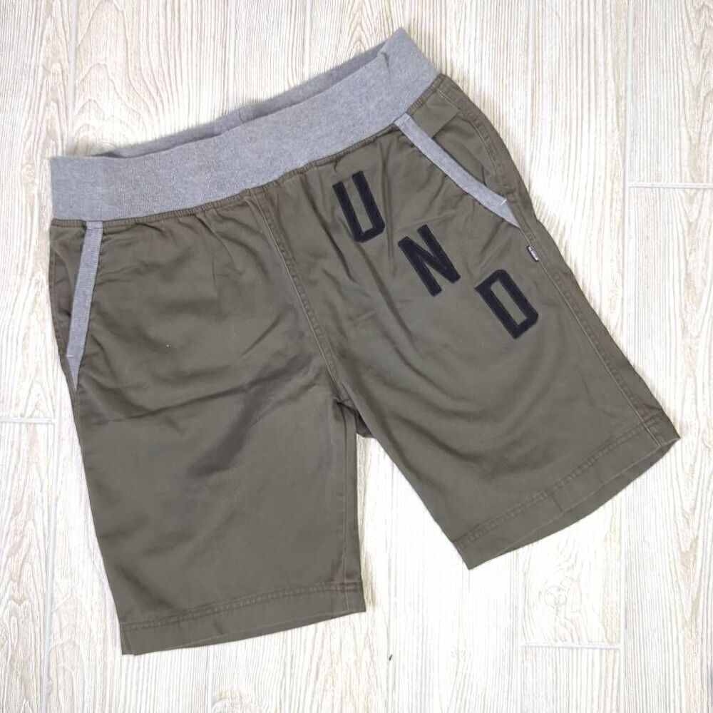 Undefeated Mens Size Medium Pull On Shorts Green Drawstring Waist Pockets
